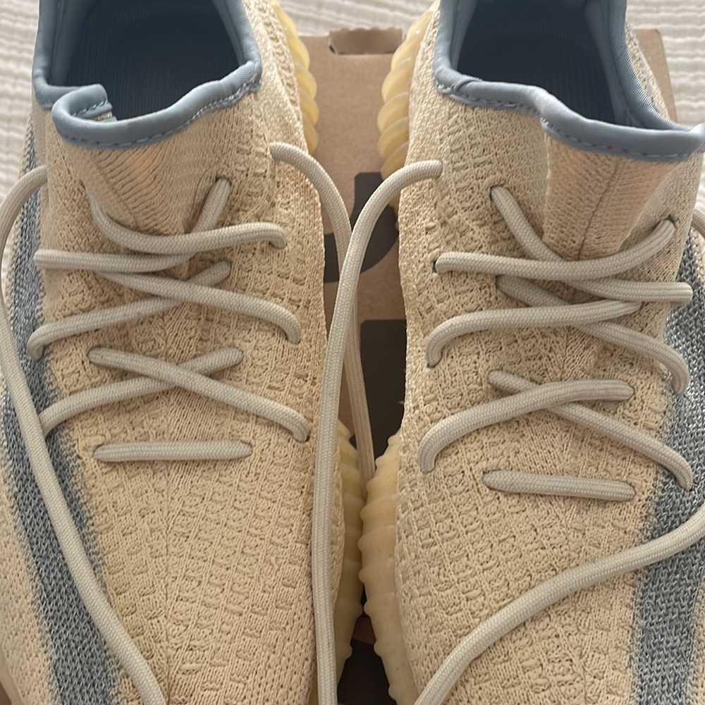 Yeezy Boost 350 V2 - Picture 4 of 7
